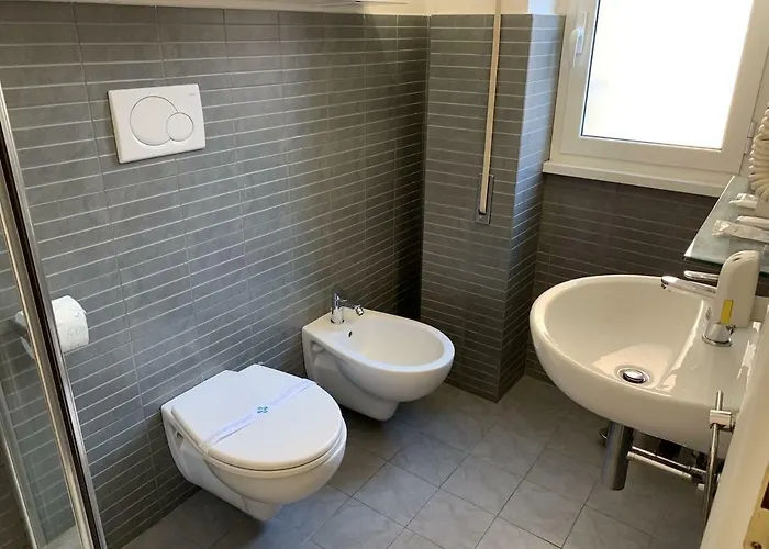 Tiburtina Suites, 3*